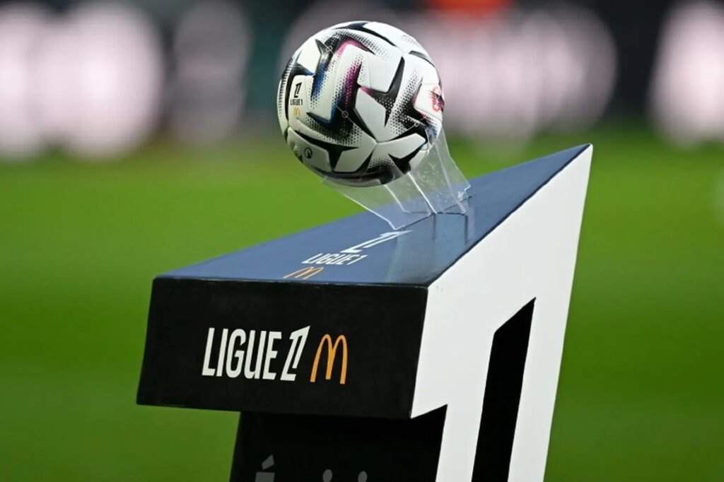 Ligue 1 quy tụ 20 câu lạc bộ thi đấu